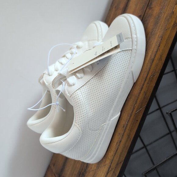 NWT Women's Maddison Sneakers - A New Day™ Size 7 White Shoe Extra Padding - Picture 8 of 8